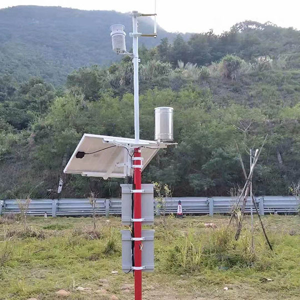 阿勒泰機場開展便攜式全自動氣象環境監測站應急演練